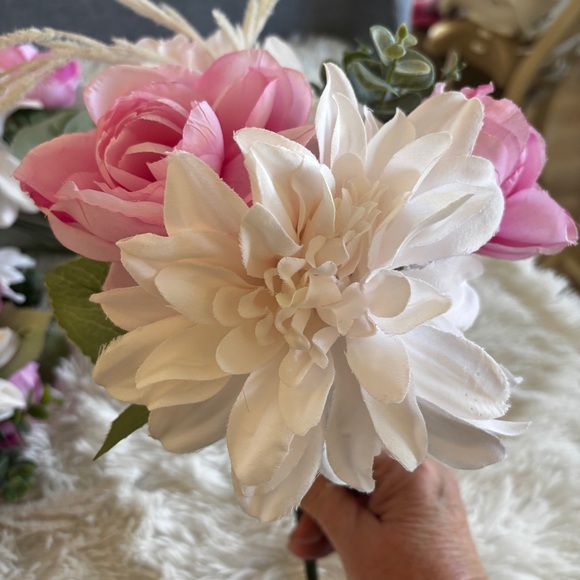 Faux Floral Bouquet Arrangement Set of 4 - Picture 9 of 16